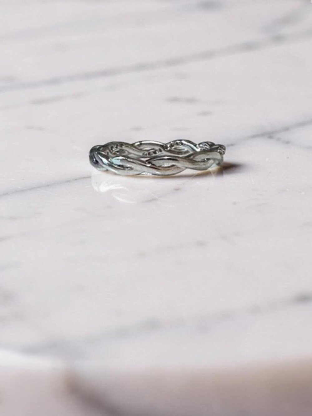 ✨ Dainty White Gold Eternity Ring - Twisted Rope & CZ - Size 5.75 ✨ - Picture 8 of 8